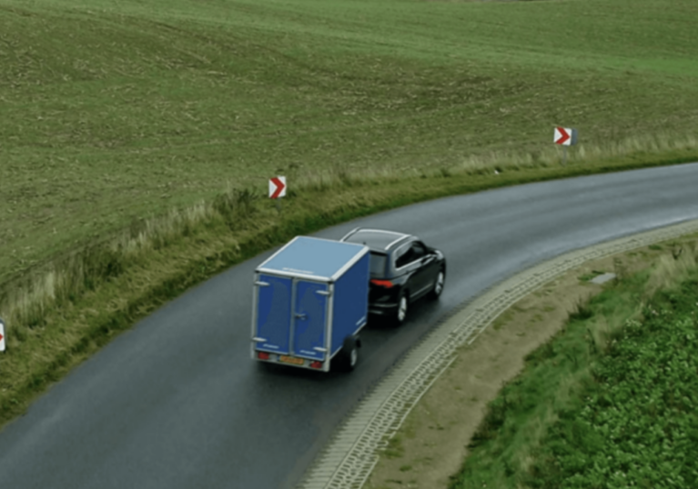 Hvor hurtigt må du køre med en trailer